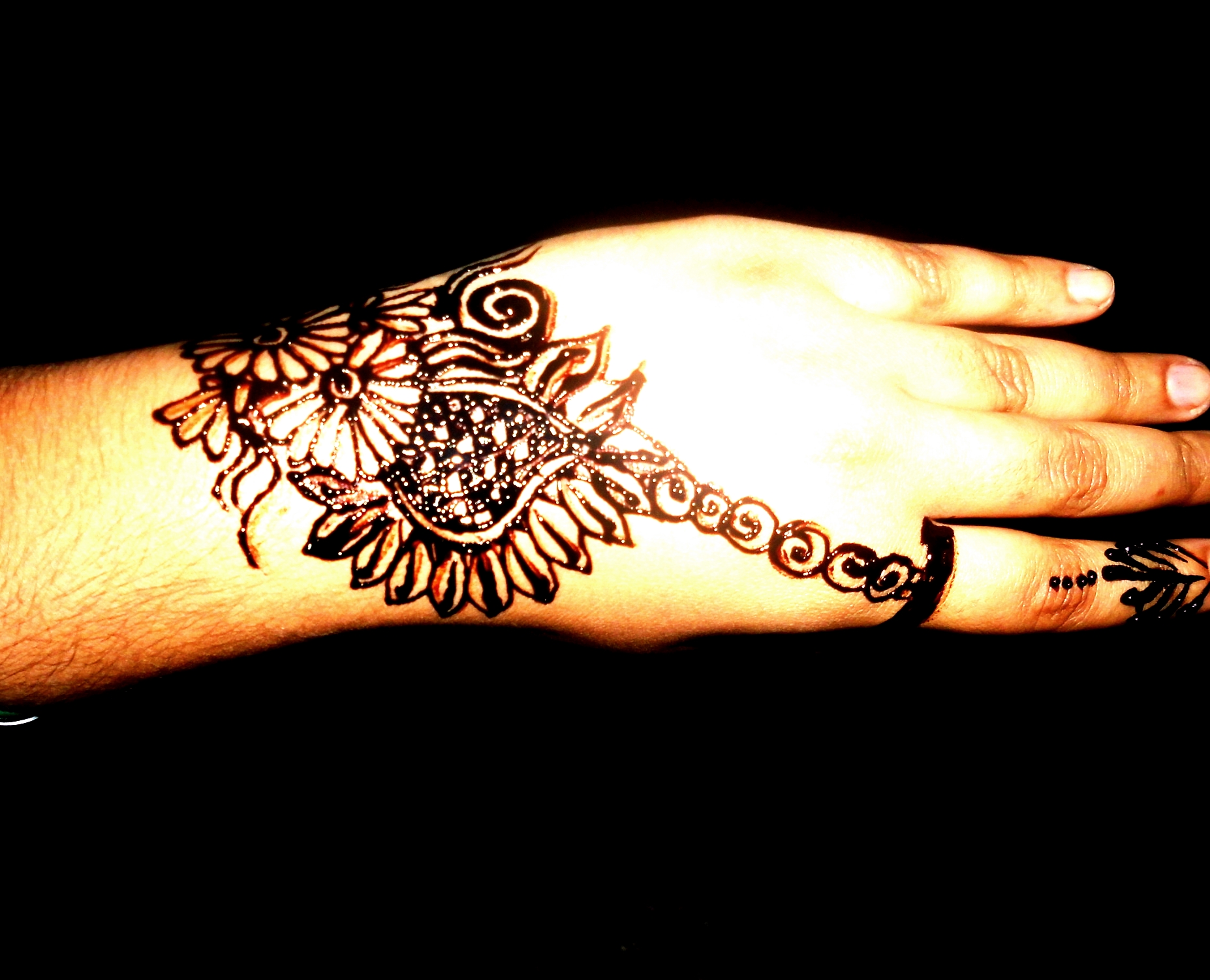 Henna designs for upcoming festivals | FASHION CRAZE